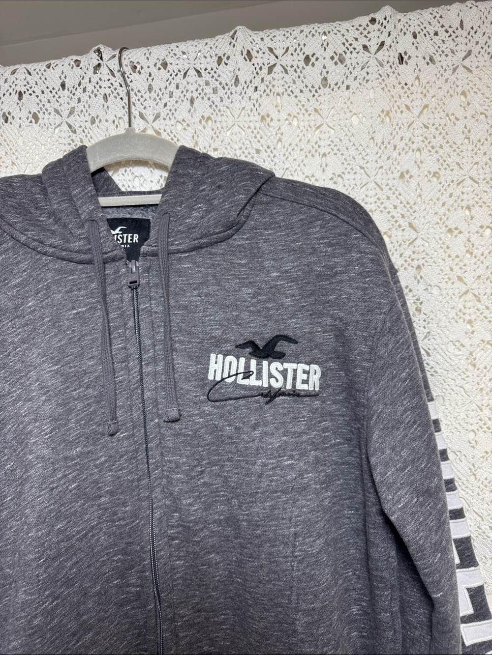 Hollister Men's Charcoal Gray Zip-Up Hoodie with Sleeve Logo - Picture 3 of 7
